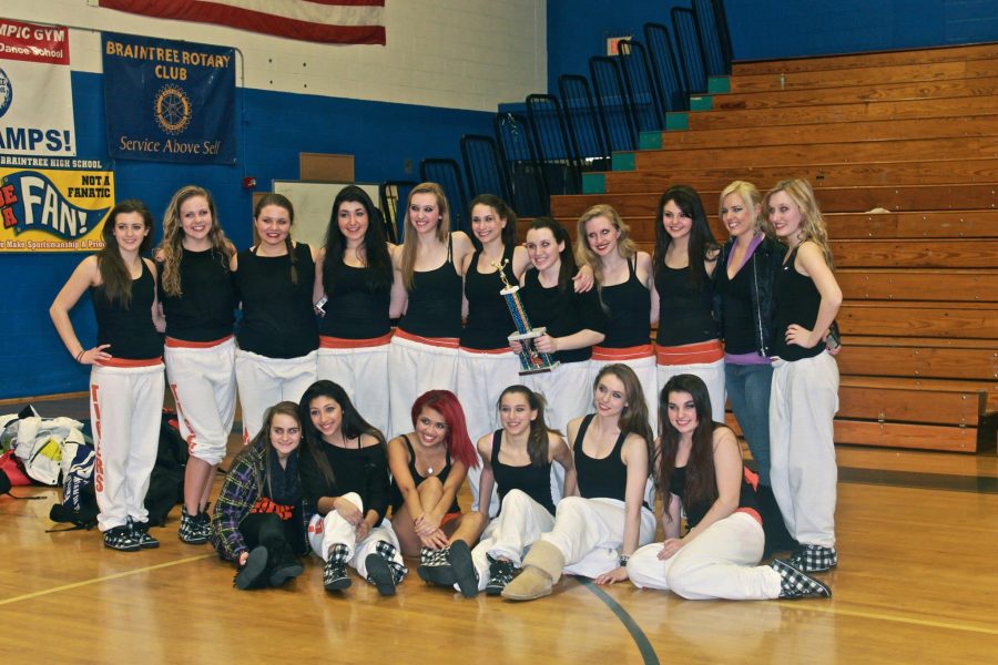 Nunberg+is+also+a+captain+of+the+dance+team+with+seniors+Piper+Sharkey+and+Georgina+Miles+%28right%29.