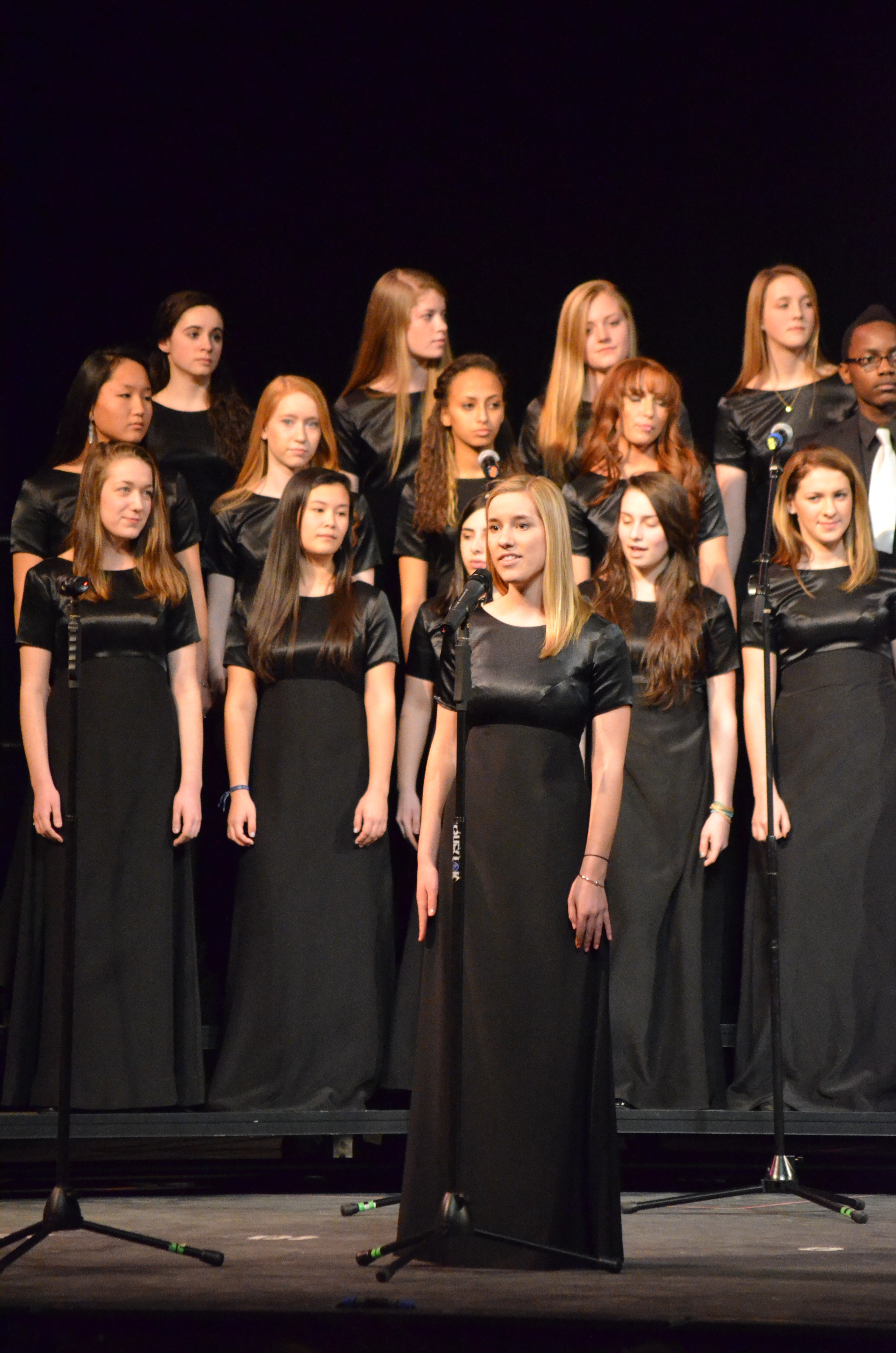 Senior Madeline Murphy sings with Jubilee. Photo taken by Paulina Romero.