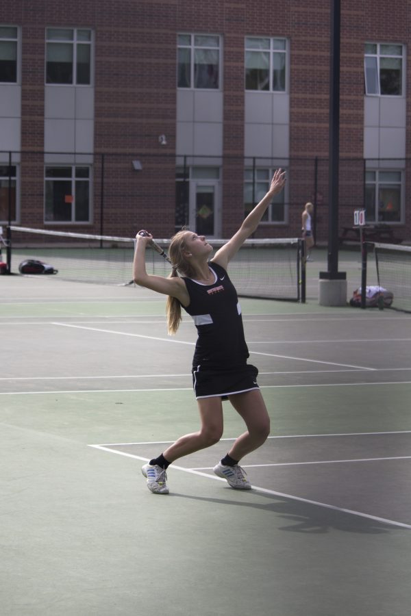 Girls' tennis off to slow start, playing well