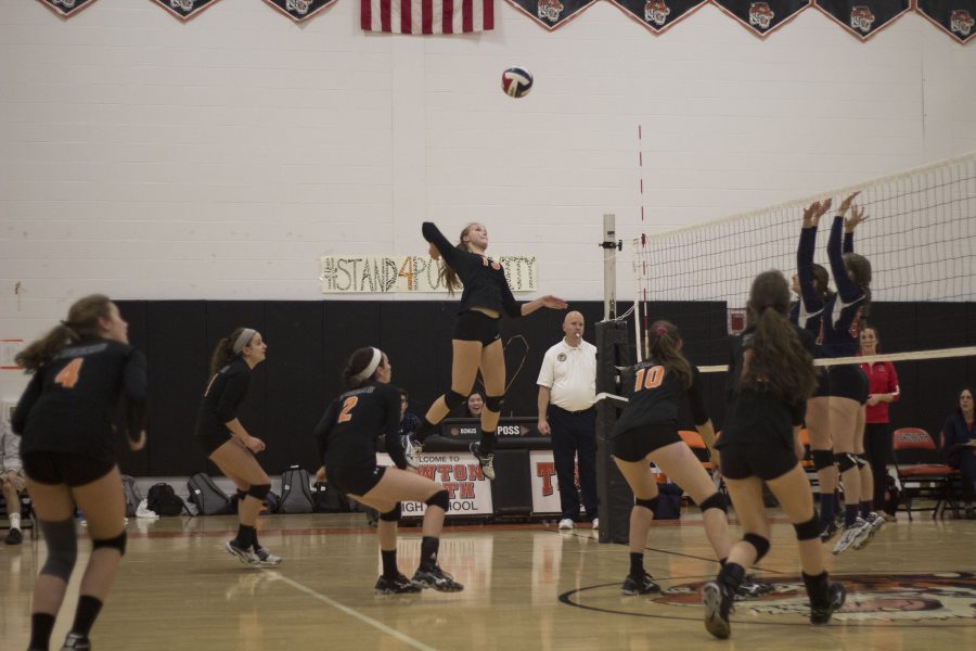 Girls' volleyball keeps motivated for state tournament semifinal
